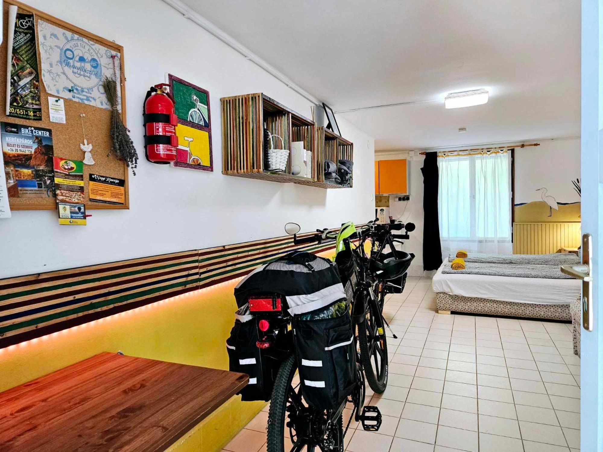Apartment For Cyclists Ride In Balatonalmádi Exteriör bild